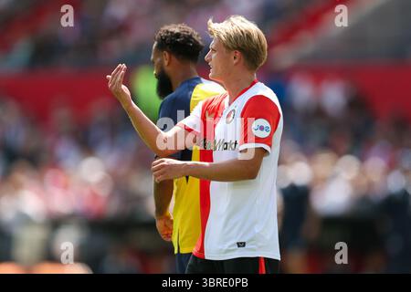 Rotterdam, pays-Bas. 12 juillet 2025. ROTTERDAM, PAYS-BAS - 12 JUILLET : SEM Steijn de Feyenoord fait des gestes lors du match amical de pré-saison entre Feyenoord et Royale Union Saint-Gilloise au Stadion Feijenoord le 12 juillet 2025 à Rotterdam, pays-Bas. (Photo de Hans van der Valk/Orange Pictures) crédit : Orange pics BV/Alamy Live News Banque D'Images