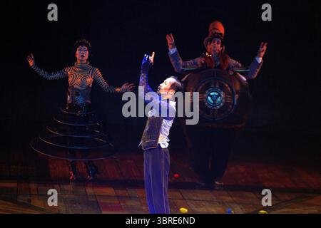 11 juillet 2025, Asturies, Espagne : ''Kurios : Cabinet des curiosités'' créé à Gijon. Le nouveau spectacle du Cirque du Soleil a rempli le lieu (crédit image : © Mercedes Menendez/Pacific Press via ZUMA Press Wire) USAGE ÉDITORIAL SEULEMENT ! Non destiné à UN USAGE commercial ! Banque D'Images