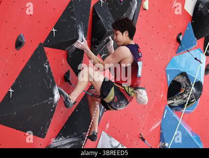 Charmonix, France. 12 juillet 2025. Le Chinois Pan Yufei participe à la qualification masculine de l'escalade sportive à la Coupe du monde d'escalade IFSC 2025 Speed-Lead à Charmonix, France, le 12 juillet 2025. Crédit : Gao Jing/Xinhua/Alamy Live News Banque D'Images