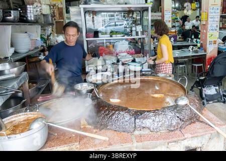 Wattana Panich​, restaurant historique servant ragoût de chèvre, hot pot de bœuf, Ekkamai Rd, Khlong Tan Nuea, Watthana, Bangkok 10110, Thaïlande Banque D'Images
