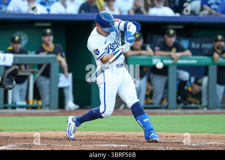 Kansas City, Missouri, États-Unis. 9 juillet 2025. Freddy Fermin (34), receveur des Royals du Kansas City, affronte les Pirates de Pittsburgh au stade Kauffman de Kansas City, Missouri. David Smith/CSM/Alamy Live News Banque D'Images