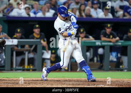 Kansas City, Missouri, États-Unis. 9 juillet 2025. Freddy Fermin (34), receveur des Royals du Kansas City, affronte les Pirates de Pittsburgh au stade Kauffman de Kansas City, Missouri. David Smith/CSM/Alamy Live News Banque D'Images