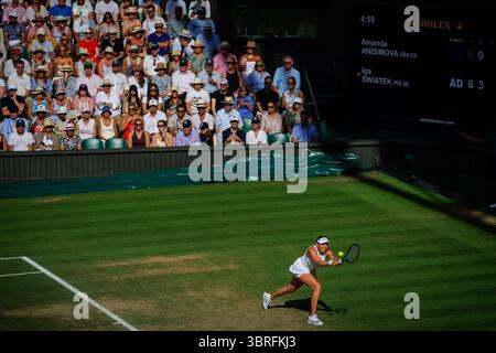 Londres, Royaume-Uni. 12 juillet 2025. Amanda Anisimova (USA) lors de la finale féminine face à IgA Swiatek (POL) au Championnat de Wimbledon au All England Lawn Tennis & Croquet Club, Londres le samedi 12 juillet 2025. Photo de Patrick Hamilton/Sipa USA) crédit : Sipa USA/Alamy Live News Banque D'Images