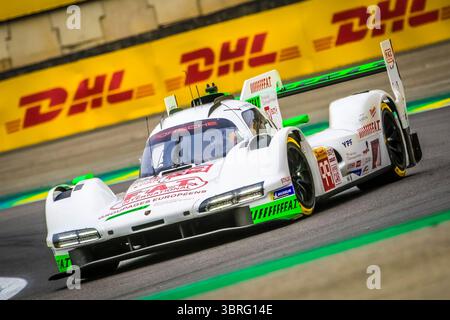 Neel JANI (sui) - Nicolas PINO (CHI) - Nicolas VARRONE (ARG) | Proton Competition Porsche 963 (Hypercar) FIA World Endurance Championship (WEC) - Rolex 6 heures de São Paulo. Course 5 sur 8 à Autodromo Jose Carlos Pace à Interlagos, São Paulo, Brésil. 12 juillet 2025 Banque D'Images