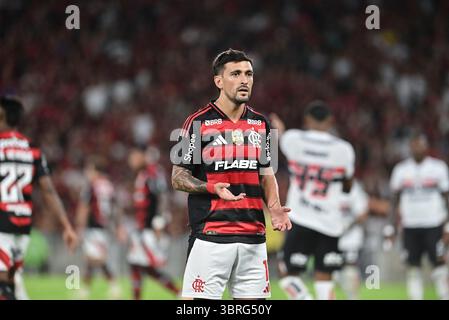 Rio, Brésil - 12 juillet 2025 : joueur de Arrascaeta pendant le match entre Flamengo x Sao Paulo par la 13ème manche du Championnat brésilien au Maracana Banque D'Images