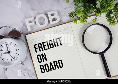FOB - Freight on Board acronyme sur bloc-notes, Business concept background Banque D'Images