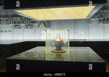 MONTEVIDEO, URUGUAY - Dezember 29, 2023 : Monument à Jose Artigas, urne mortuaire, Plaza Independencia, célèbre place de la ville Banque D'Images