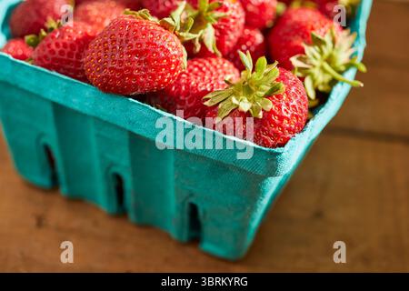 Une barquette de fraises fraîches cultivées dans le comté de Lancaster, Pennsylvanie, États-Unis Banque D'Images