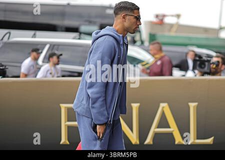 East Rutherford, États-Unis. 12 juillet 2025. Achraf Hakimi, du PSG, arrive au stade avant le match entre le Chelsea FC et le PSG pour la finale de la Coupe du monde des clubs de la FIFA 2025, au MetLife Stadium à East Rutherford, États-Unis, le 12 juillet 2025. Photo : Heuler Andrey/DiaEsportivo/Alamy Live News crédit : DiaEsportivo/Alamy Live News Banque D'Images