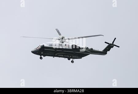 New Jersey, États-Unis. 13 juillet 2025. Un hélicoptère de la Maison Blanche fait le tour du stade avant la finale de la Coupe du monde des clubs de football Chelsea vs Paris Saint Germain au Metlife Stadium, New Jersey. Le crédit photo devrait se lire comme suit : David Klein/Sportimage crédit : Sportimage Ltd/Alamy Live News Banque D'Images