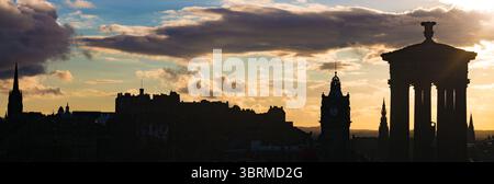 Les gratte-ciel d'Édimbourg au coucher du soleil Banque D'Images
