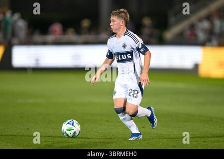 Commerce City, CO, États-Unis. 12 juillet 2025. La défenseuse de Vancouver Tate Johnson (28) en action lors du match de soccer entre les Whitecaps de Vancouver et les Rapids du Colorado, au Dicks Sporting Goods Park à commerce City, DANS LE COLORADO. Kevin Langley/CSM/Alamy Live News Banque D'Images
