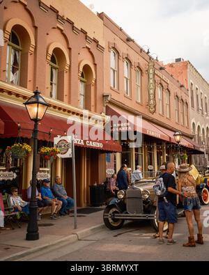 Une scène de rue animée lors d'un festival à Central City, Colorado Banque D'Images