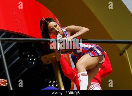 East Rutherford, États-Unis. 13 juillet 2025. Doja Cat se produit pendant le spectacle de la mi-temps lors de la finale de la Coupe du monde des clubs de la FIFA 2025 au MetLife Stadium à East Rutherford, New Jersey, le dimanche 13 juillet 2025. Photo de John Angelillo/UPI crédit : UPI/Alamy Live News Banque D'Images