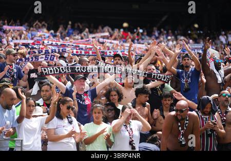 New Jersey, États-Unis. 13 juillet 2025. Le public réagit avant le match final entre le Chelsea FC (Angleterre) et le Paris Saint-Germain (France) lors de la Coupe du monde des clubs FIFA 2025 au MetLife Stadium, New Jersey, États-Unis, le 13 juillet 2025. Crédit : Xu Chang/Xinhua/Alamy Live News Banque D'Images