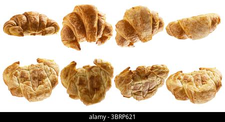Vue rapprochée d'une collection de croissants fraîchement cuits dans différents types d'angles isolés sur un fond blanc Banque D'Images