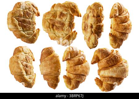 Vue rapprochée d'une collection de croissants fraîchement cuits dans différents types d'angles isolés sur un fond blanc Banque D'Images