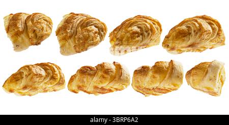 Vue rapprochée d'une tranche de collection de croissants fraîchement cuits dans différents types d'angles isolés sur un fond blanc Banque D'Images
