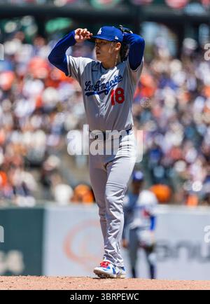 San Francisco, États-Unis. 13 juillet 2025 San Francisco CA, États-Unis Dodgers débutant le lanceur Yoshinobu Yamamoto (18 ans) sur le monticule lors du match MLB entre les Dodgers de Los Angeles et les Giants de San Francisco. L A Dodgers a battu les Giants 5-2 en 11e manche à Oracle Park San Francisco Calif. Thurman James/CSM crédit : Cal Sport Media/Alamy Live News crédit : Cal Sport Media/Alamy Live News Banque D'Images