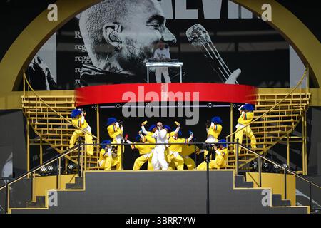 New Jersey, États-Unis. 13 juillet 2025. Les artistes se produisent lors du match final entre le Chelsea FC (Angleterre) et le Paris Saint-Germain (France) lors de la Coupe du monde des clubs FIFA 2025 au MetLife Stadium, New Jersey, États-Unis, le 13 juillet 2025. Crédit : Huang Zongzhi/Xinhua/Alamy Live News Banque D'Images