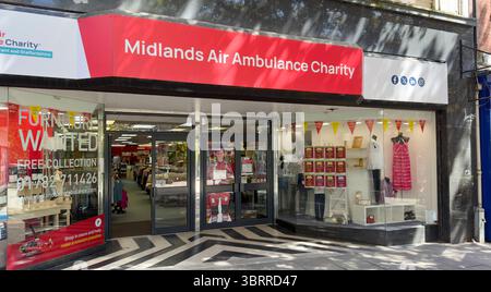 Newcastle-under-Lyme, Staffordshire-Royaume-uni 9 juin 2026, signalisation et façade du magasin de charité midlands air Ambulance, Staffordshire Banque D'Images