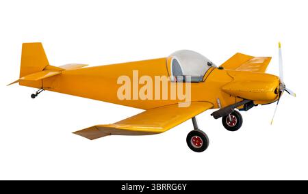 Petit avion vintage jaune isolé sur un fond blanc, avec une hélice en rotation, prêt pour le décollage Banque D'Images