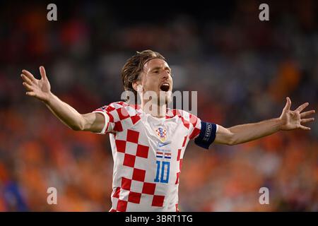 Rotterdam, Olanda. 14 juin 2023. Foto Fabio Ferrari/LaPresse 14 Giugno 2023 - Rotterdam, Paesi Bassi - sport, calcio - Olanda vs Croazia - UEFA Nations League - demi-finale - Stadion Feijenoord 'de Kuip'-Rotterdam. Nella foto : esultanza Luka Modric (Croatie) 14 juin 2023 Rotterdam, Olanda - sport, calcio - pays-Bas vs Croatie - UEFA Nations League - demi-finale - Stadion Feijenoord 'de Kuip'-Rotterdam. Sur la photo : célèbre Luka Modric ( Croatie) crédit : LaPresse/Alamy Live News Banque D'Images
