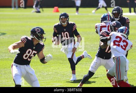 20 septembre 2020, Chicago, il, États-Unis : le quarterback des Chicago Bears Mitch Trubisky (10 ans) court avec le ballon dans le deuxième quart-temps contre les Giants de New York le dimanche 20 septembre 2020, au Soldier Field à Chicago, Illinois. (Crédit image : © TNS via ZUMA Wire) Banque D'Images