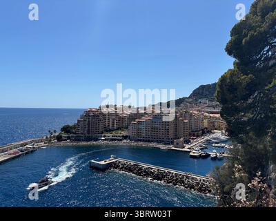 Regardant depuis le point du vue de Fontvieille à Monaco. Banque D'Images