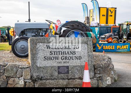 Stithians, Cornouailles, Royaume-Uni. 14 juillet 2025. Le spectacle Stithians a eu lieu aujourd'hui malgré de fortes averses de pluie. Cornwall plus grand salon agricole d'un jour, offre un goût traditionnel de la vie rurale. Stithians Show avait quelque chose pour tout le monde ; expositions et démonstrations, animaux, foire, véhicules anciens, nourriture et artisanat et un grand choix de shopping dans les stands commerciaux et les producteurs locaux. Crédit : Keith Larby/Alamy Live News Banque D'Images