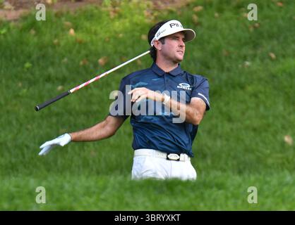 Jeudi 21 juin 2018 : Bubba Watson libère son club après son tir au 15ème trou lors de la manche d'ouverture du Travelers Golf Championship à TPC River Highlands à Cromwell, Connecticut. Gregory Vasil/CSM(image de crédit : &copy ; Gregory Vasil/CSM via ZUMA Wire) Banque D'Images