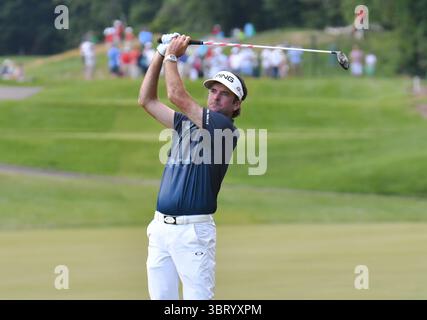 Jeudi 21 juin 2018 : Bubba Watson est son deuxième tir du fairway sur le 13ème trou lors de la ronde d'ouverture du Travelers Golf Championship à TPC River Highlands à Cromwell, Connecticut. Gregory Vasil/CSM(image de crédit : &copy ; Gregory Vasil/CSM via ZUMA Wire) Banque D'Images
