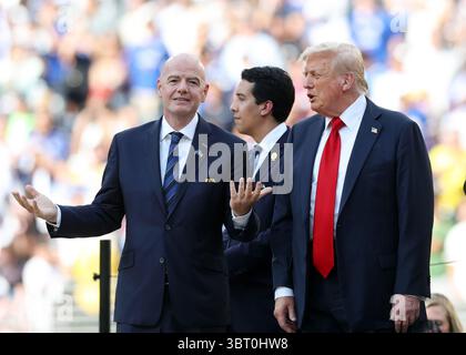 New Jersey, États-Unis. 13 juillet 2025. Le président de la FIFA Gianni Infantino avec le président Donald Trump lors de la finale de la Coupe du monde des clubs de football Chelsea vs Paris Saint Germain au Metlife Stadium, New Jersey. Le crédit photo devrait se lire comme suit : David Klein/Sportimage crédit : Sportimage Ltd/Alamy Live News Banque D'Images