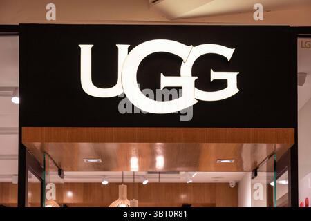 8 septembre 2019, Shanghai, Chine : logo de la société américaine de chaussures UGG vu à Shanghai. (Crédit image : © Alex Tai/SOPA images via ZUMA Wire) Banque D'Images