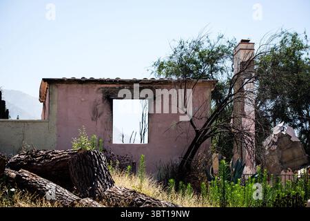 Maison brûlée à Altadena, Californie, dans la zone incendiée par l'incendie d'Eaton en janvier 2025. Banque D'Images