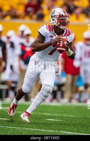 Le quarterback Matthew McKay (7 ans) du North Carolina State Wolfpack lors du match de football universitaire de la NCAA entre le North Carolina State Wolfpack et les West Virginia Mountaineers le samedi 14 septembre 2019 au Milan Puskar Stadium à Morgantown, en Virginie occidentale. Jacob Kupferman/CSM(image de crédit : &copy ; Jacob Kupferman/CSM via ZUMA Wire) Banque D'Images