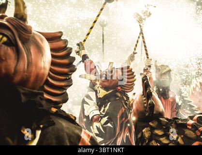 14 septembre 2019, Sitges, Catalogne, Espagne : 'Correfocs' (coureurs de feu) feu d'artifice pendant la petite 'Festa Major' de Sitges, 'Santa Tecla' (crédit image : © Matthias Oesterle/ZUMA Wire) Banque D'Images