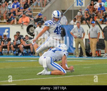 14 septembre 2019 : Duke Kicker, AJ Reed (48 ans), se charge pour donner un coup de pied supplémentaire, lors du match de football NCAA entre les Duke Blue Devils et les Middle Tennessee Blue Raiders au Johnny Floyd Stadium à Murfreesboro, Tennessee. Crédit : Kevin Langley/Sports South Media/CSM(crédit image : &copy ; Kevin Langley/CSM via ZUMA Wire) Banque D'Images