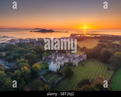 Lever du soleil au château de Howth Banque D'Images