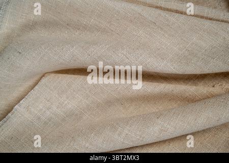 Texture de tissu de lin beige avec des plis doux fond neutre minimal Banque D'Images
