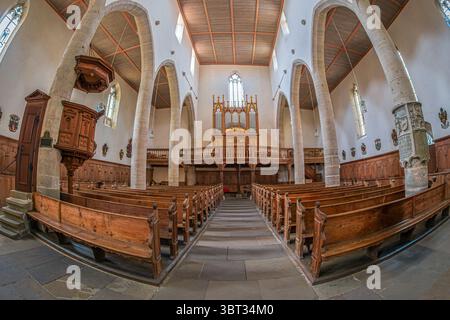 Rothenburg ob der Tauber, Bavière, Allemagne - 24 mai 2025 : intérieur de la Franziskanerkirche depuis Herrngasse. Église franciscaine de style gothique, construite i Banque D'Images