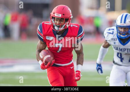 21 septembre 2019 : Damian King (7 ans), receveur des Liberty Flames, passe devant la défense de Hampton pour une première descente lors d'une action de football de la NCAA entre les Pirates de Hampton et les Liberty Flames au Williams Stadium de Lynchburg, en Virginie. Jonathan Huff/CSM.(image de crédit : &copy ; Jonathan Huff/CSM via ZUMA Wire) Banque D'Images