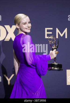 22 septembre 2019, Los Angeles, Californie, États-Unis : Julia Garner, lauréat de l'Emmy pour l'actrice exceptionnelle dans un second rôle dans une série dramatique pour 'Ozark' dans la salle de presse de la 71e Emmy Awards qui s'est tenue au Microsoft Theater. (Crédit image : © Prensa Internacional via ZUMA Wire) Banque D'Images