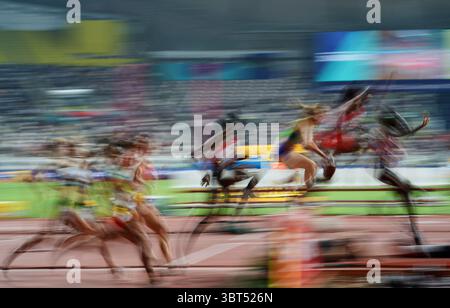 27 septembre 2019 : Winfred Mutile Yaviof Bahrain Hyvin Kiyeng du Kenya lors du 17e match des Championnats du monde d'athlétisme de l'IAAF entre et le 1er jour au stade Khalifa à Doha, Qatar. Ulrik Pedersen/CSM.(image de crédit : &copy ; Ulrik Pedersen/CSM via ZUMA Wire) Banque D'Images