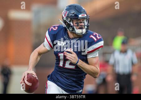 28 septembre 2019 : le quarterback des Liberty Flames Stephen Calvert (12 ans) sort de l'arrière-terrain lors d'une action de football NCAA entre les Lobos du Nouveau-Mexique et les Liberty Flames au Williams Stadium de Lynchburg, Virginie. Jonathan Huff/CSM.(image de crédit : &copy ; Jonathan Huff/CSM via ZUMA Wire) Banque D'Images