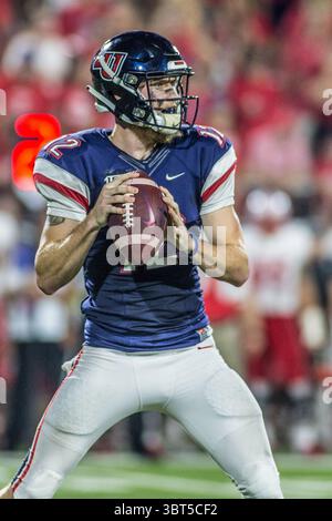 28 septembre 2019 : le quarterback des Liberty Flames Stephen Calvert (12 ans) cherche un receveur ouvert sur le terrain lors d'une action de football NCAA entre les Lobos du Nouveau-Mexique et les Liberty Flames au Williams Stadium de Lynchburg, en Virginie. Jonathan Huff/CSM.(image de crédit : &copy ; Jonathan Huff/CSM via ZUMA Wire) Banque D'Images