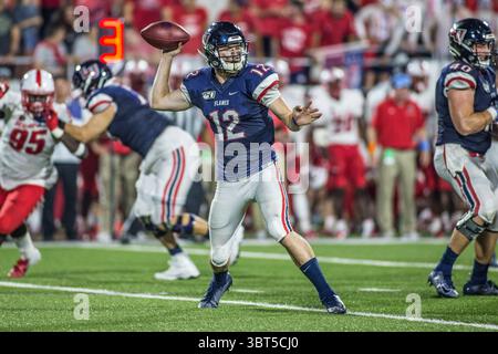 28 septembre 2019 : le quarterback des Liberty Flames Stephen Calvert (12 ans) se lance sur un receveur lors d'une action de football NCAA entre les Lobos du Nouveau-Mexique et les Liberty Flames au Williams Stadium de Lynchburg, en Virginie. Jonathan Huff/CSM.(image de crédit : &copy ; Jonathan Huff/CSM via ZUMA Wire) Banque D'Images