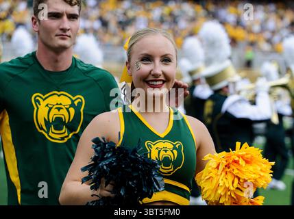 Septembre 28 2019 : Baylor Bears pom-meneurs avant la moitié du match de football de la NCAA entre les cyclones de l'État de l'Iowa et les Baylor Bears au McLane Stadium à Waco, Texas. Matthew Lynch/CSM(image de crédit : &copy ; Matthew Lynch/CSM via ZUMA Wire) Banque D'Images