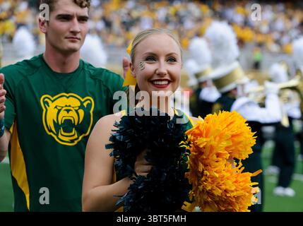 Septembre 28 2019 : Baylor Bears pom-meneurs avant la moitié du match de football de la NCAA entre les cyclones de l'État de l'Iowa et les Baylor Bears au McLane Stadium à Waco, Texas. Matthew Lynch/CSM(image de crédit : &copy ; Matthew Lynch/CSM via ZUMA Wire) Banque D'Images