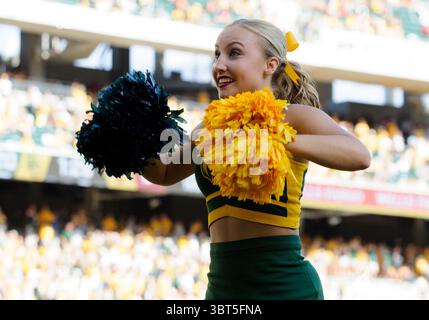 Septembre 28 2019 : Baylor Bears pom-meneur pendant la 2e moitié du match de football NCAA entre les cyclones de l'État de l'Iowa et les Baylor Bears au McLane Stadium à Waco, Texas. Matthew Lynch/CSM(image de crédit : &copy ; Matthew Lynch/CSM via ZUMA Wire) Banque D'Images